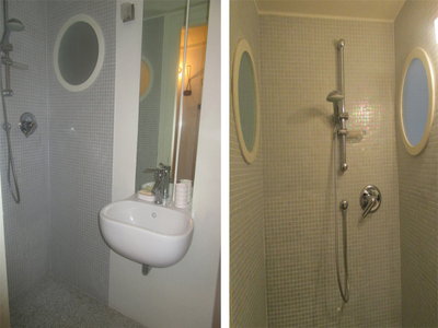 Il bagno con dettaglio degli oblò della cabina doccia